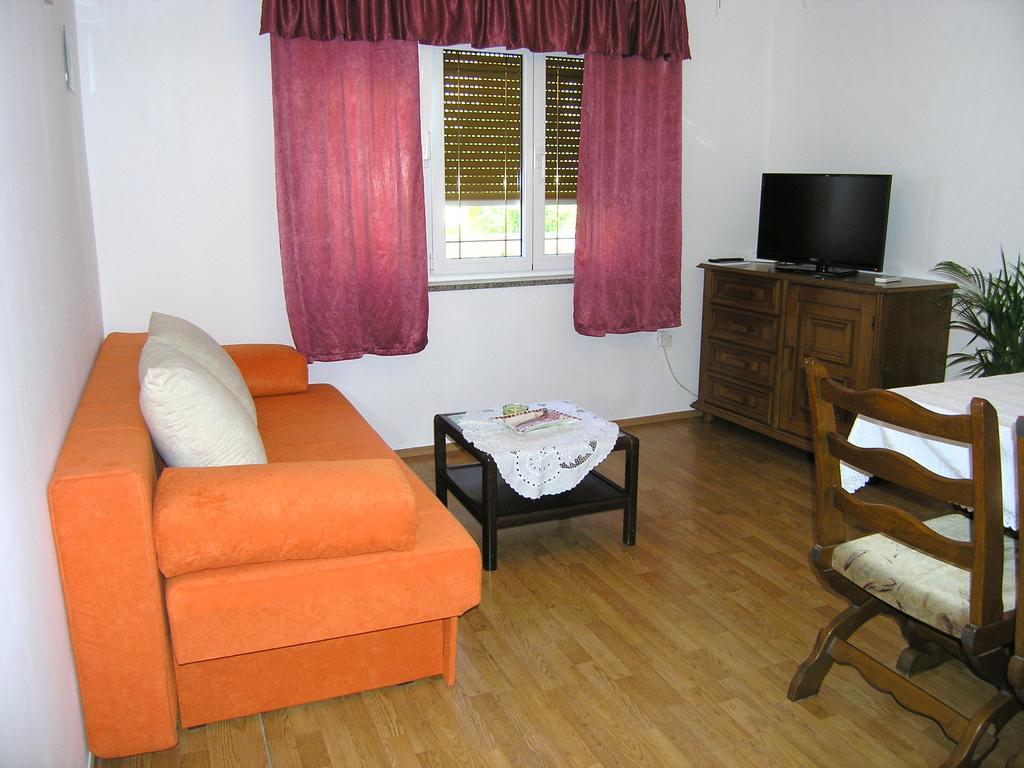 Apartment Julija Кърк Екстериор снимка