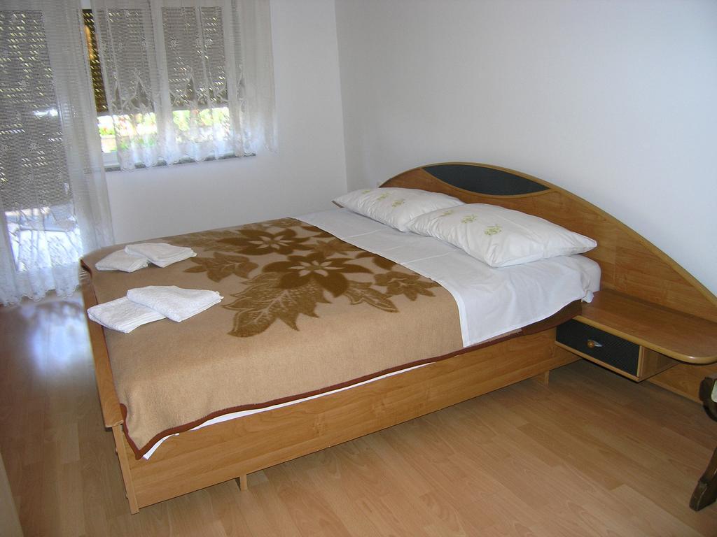 Apartment Julija Кърк Екстериор снимка