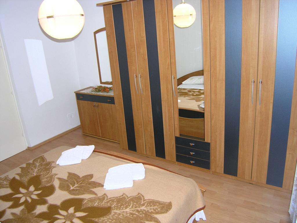 Apartment Julija Кърк Екстериор снимка