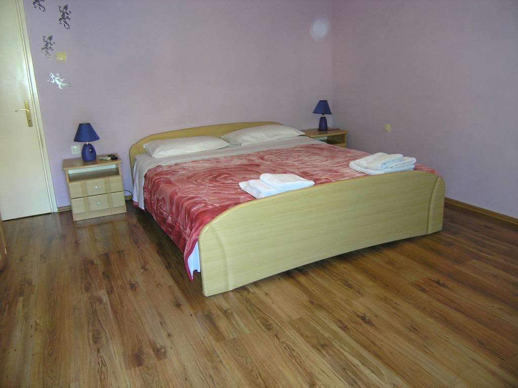 Apartment Julija Кърк Екстериор снимка